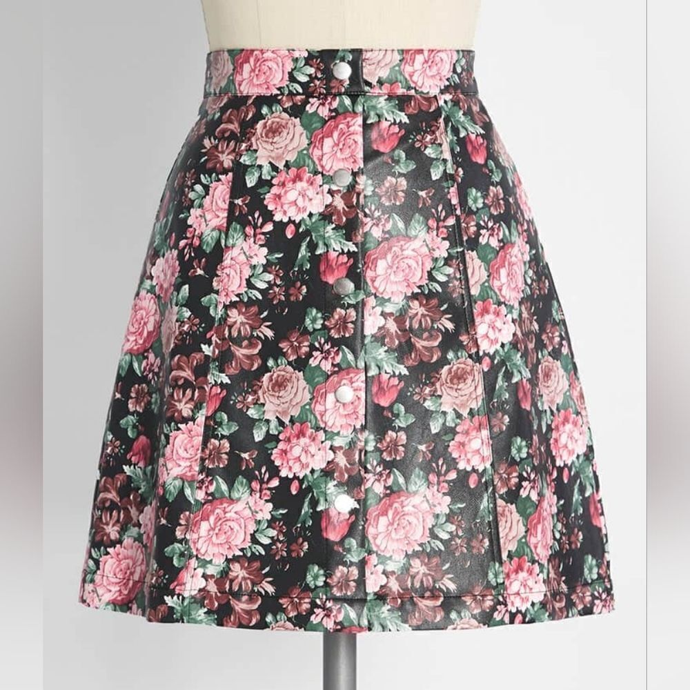 Modcloth Rock N' Rose Vegan Mini Skirt Sz 0 With 17" Total Length, Like New